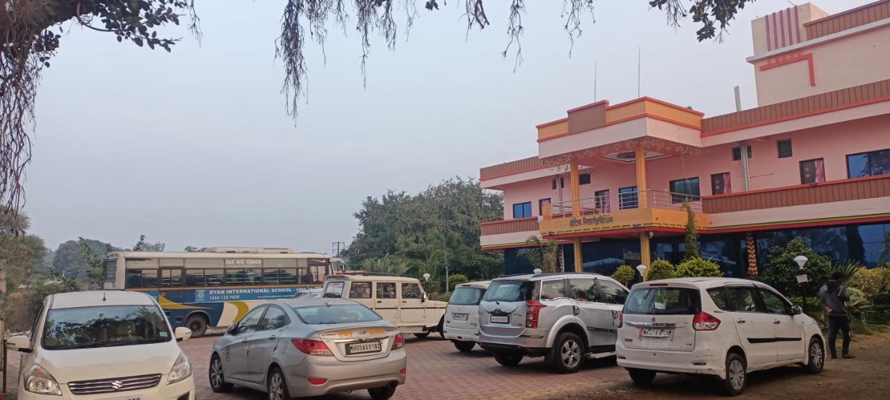 Hotel Nisarg Lodging And Restaurant Aurangabad  Exteriör bild