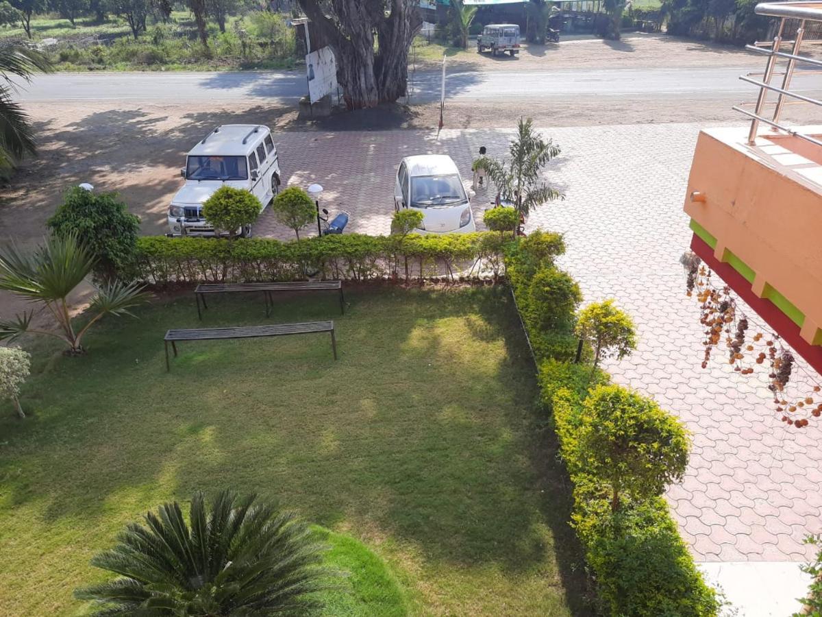 Hotel Nisarg Lodging And Restaurant Aurangabad  Exteriör bild