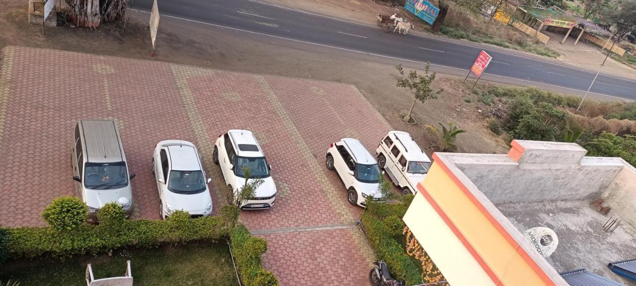 Hotel Nisarg Lodging And Restaurant Aurangabad  Exteriör bild