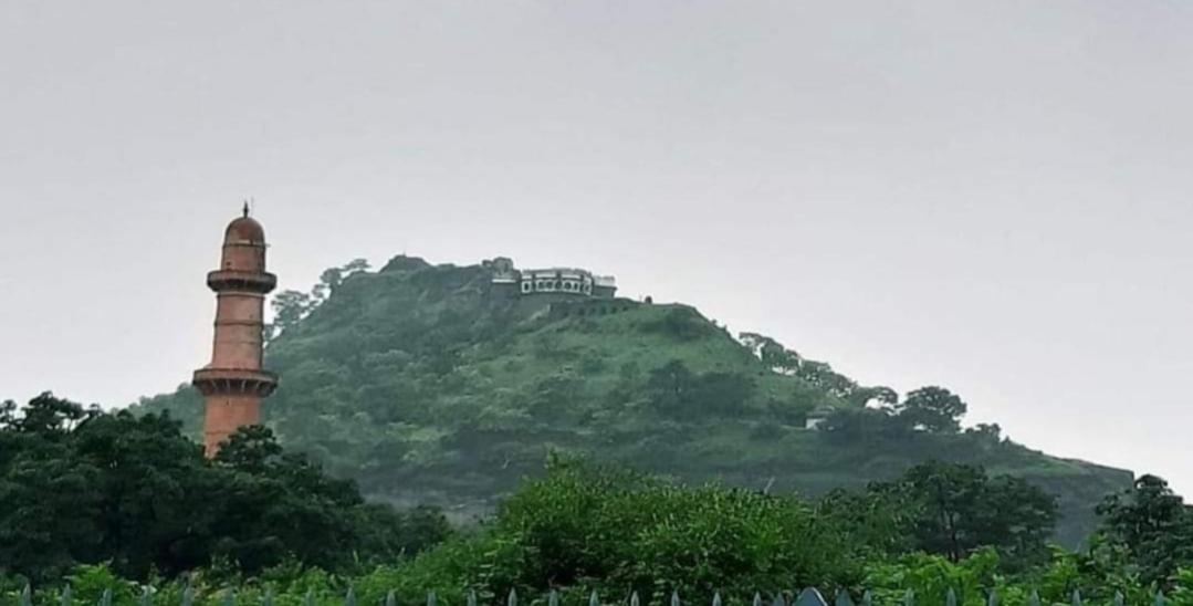 Hotel Nisarg Lodging And Restaurant Aurangabad  Exteriör bild
