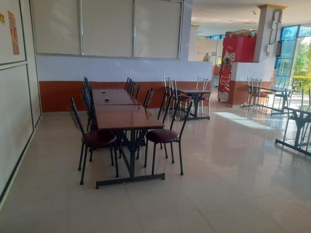 Hotel Nisarg Lodging And Restaurant Aurangabad  Exteriör bild