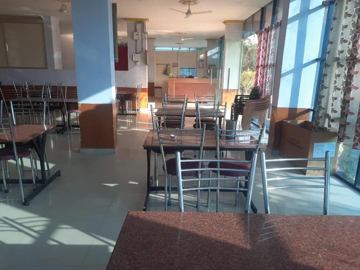 Hotel Nisarg Lodging And Restaurant Aurangabad  Exteriör bild